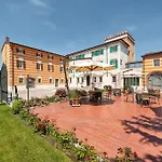 Malaspina Castel d'Azzano