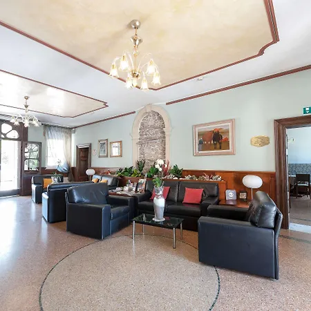 玛拉斯皮娜别墅酒店 酒店 4*