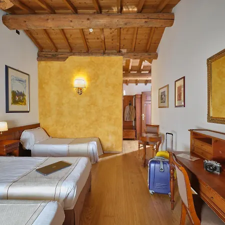 Malaspina Hotel Castel d'Azzano