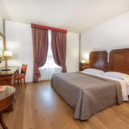 玛拉斯皮娜别墅酒店 酒店 4*