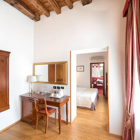 玛拉斯皮娜别墅酒店