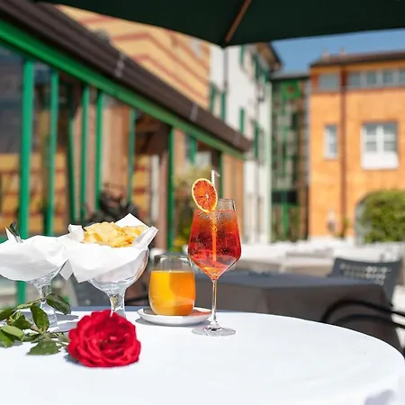 玛拉斯皮娜别墅酒店 4*