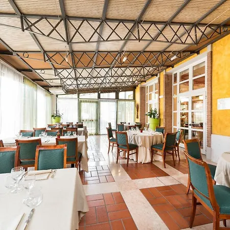 玛拉斯皮娜别墅酒店 4*