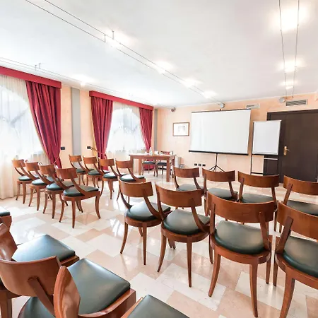 Malaspina Hotel Castel d'Azzano