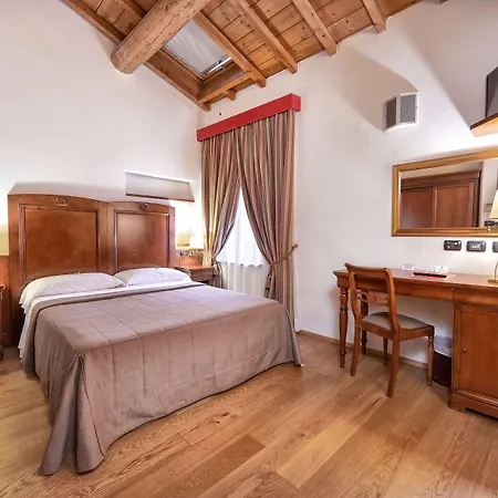 Hotel Malaspina Castel d'Azzano