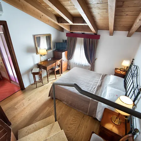 Malaspina Hotel Castel d'Azzano