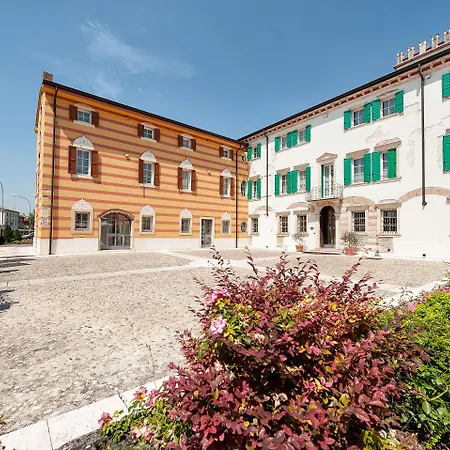 Malaspina Hotel Castel d'Azzano