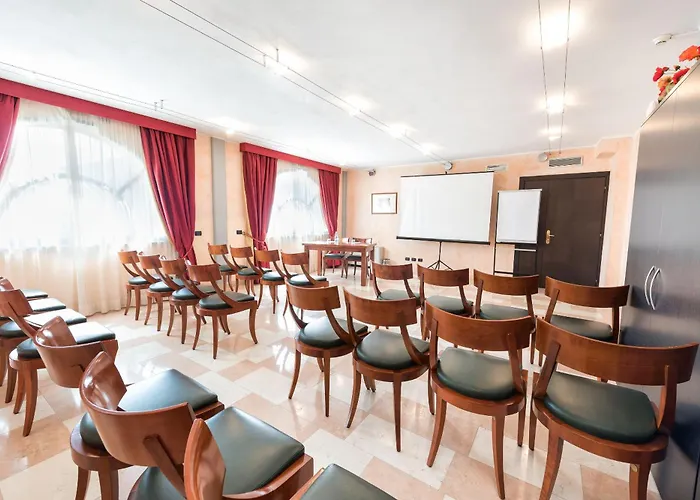 Malaspina Hotel Castel d'Azzano