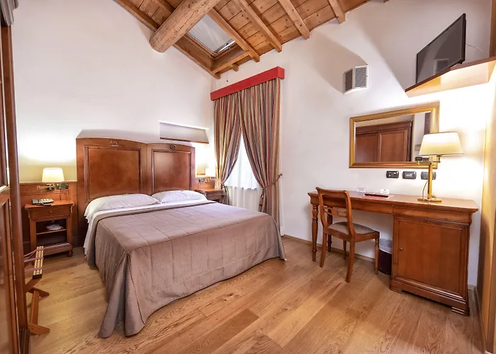 Hotel Malaspina Castel d'Azzano