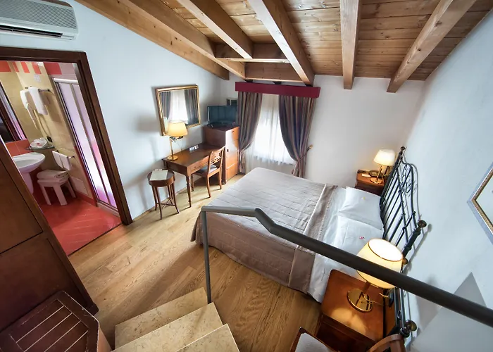 Malaspina Hotel Castel d'Azzano