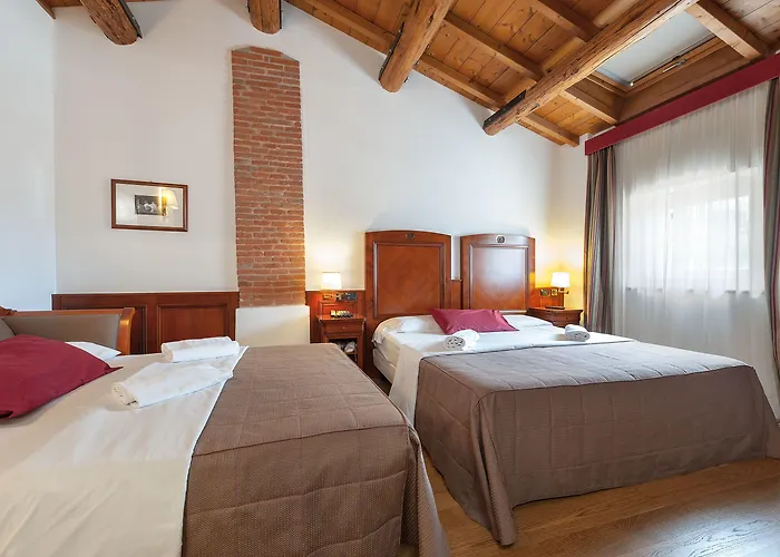Malaspina Hotel Castel d'Azzano