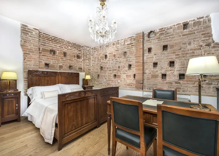 Hotel Malaspina Castel d'Azzano