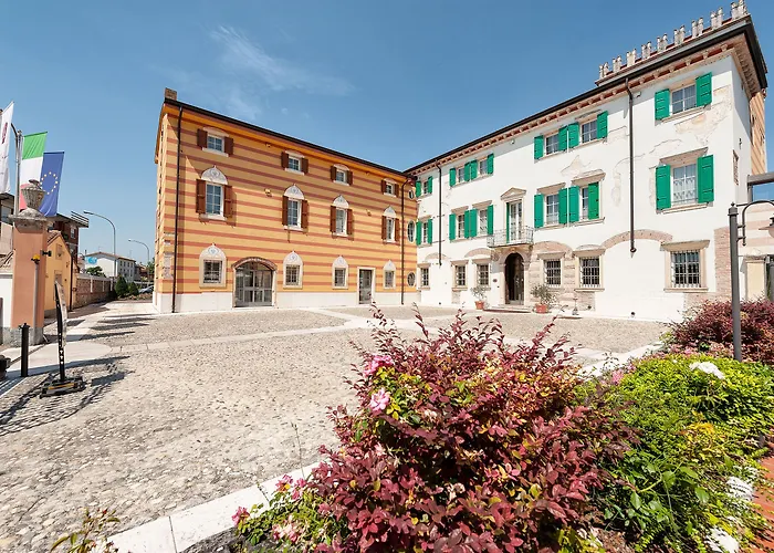 Malaspina Hotel Castel d'Azzano