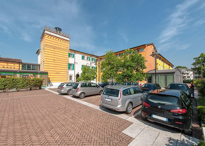 Malaspina Hotel Castel d'Azzano